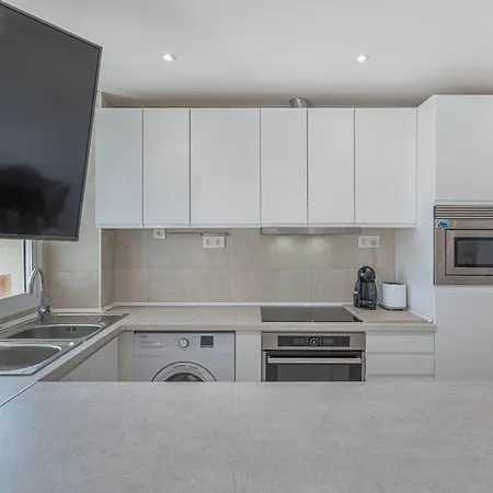 Flat -puerto Banus -6 A 8 Persons-pool-parking Apartment *