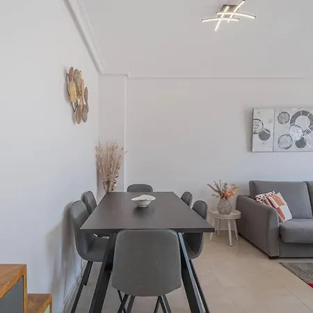Flat -puerto Banus -6 A 8 Persons-pool-parking *