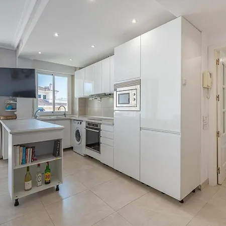 Apartment Flat -puerto Banus -6 A 8 Persons-pool-parking