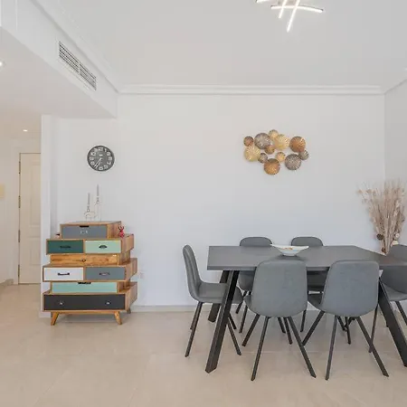 Flat -puerto Banus -6 A 8 Persons-pool-parking *