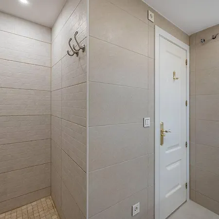 Flat -puerto Banus -6 A 8 Persons-pool-parking *