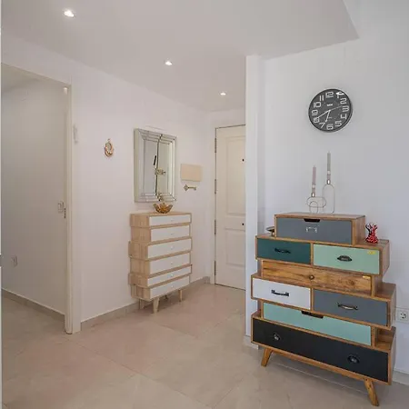 Apartment Flat -puerto Banus -6 A 8 Persons-pool-parking