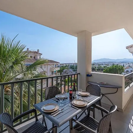 Flat -puerto Banus -6 A 8 Persons-pool-parking *