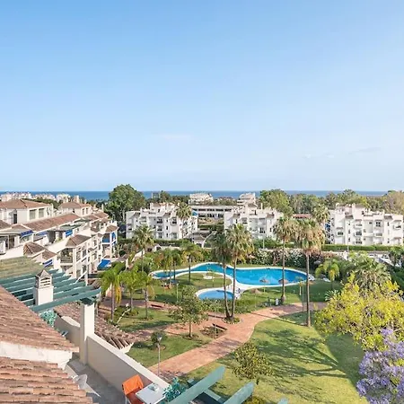 Flat -puerto Banus -6 A 8 Persons-pool-parking *
